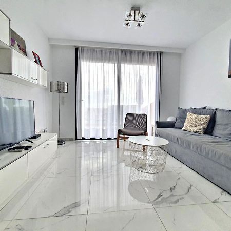 Sea View In Paradise Court 阿德耶 外观 照片