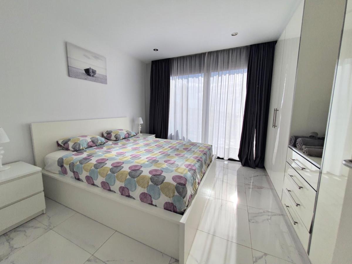 Sea View In Paradise Court 阿德耶 外观 照片